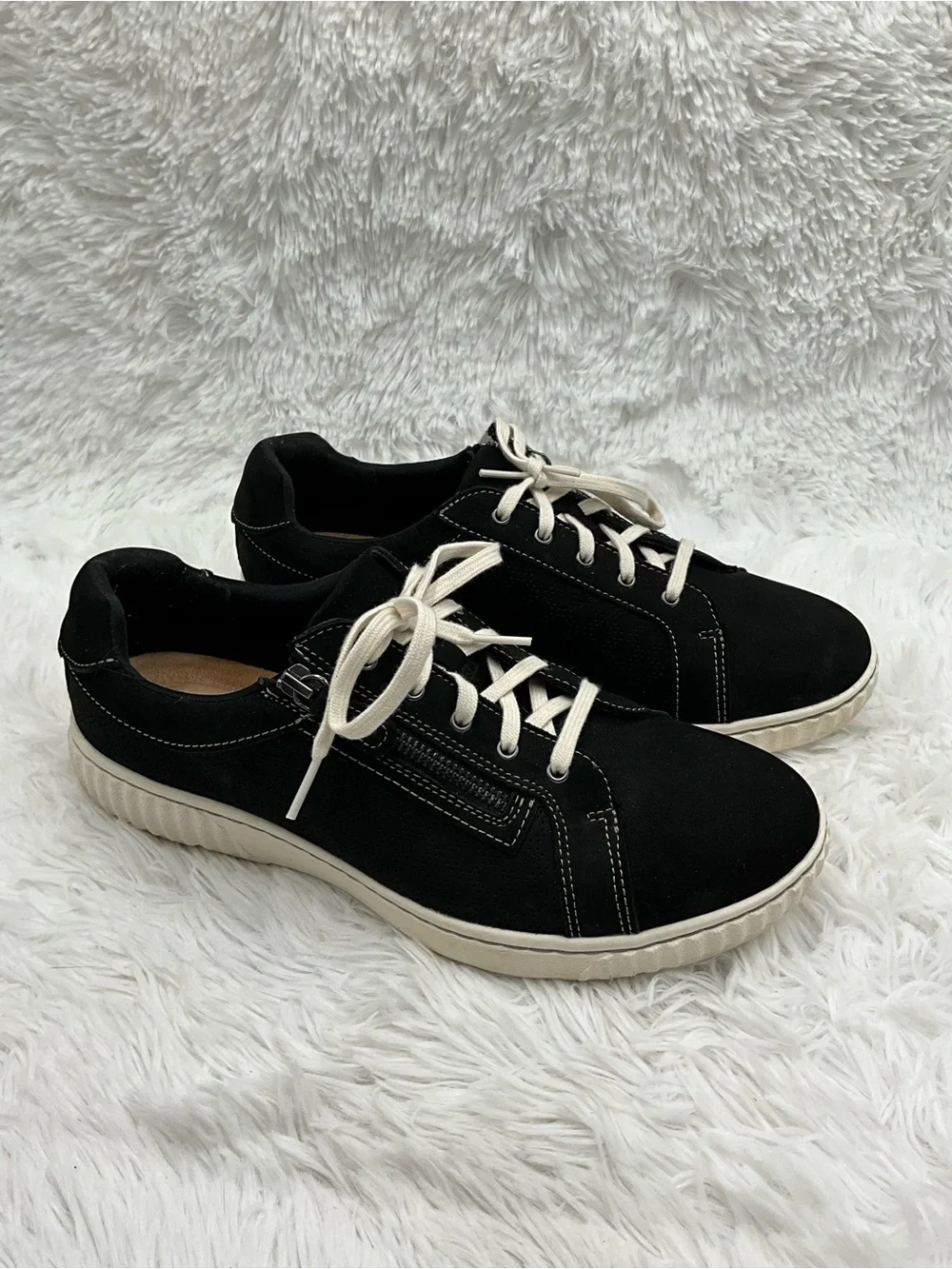 Clarks Collection Sneakers Size 11W Black w/ White Soles and Laces Zip Side
